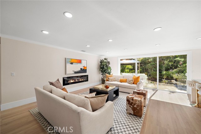24641 Paige Circle, Laguna Hills CA: https://media.crmls.org/medias/eb5d6201-67cd-4a19-b5a3-5c8990705e0d.jpg