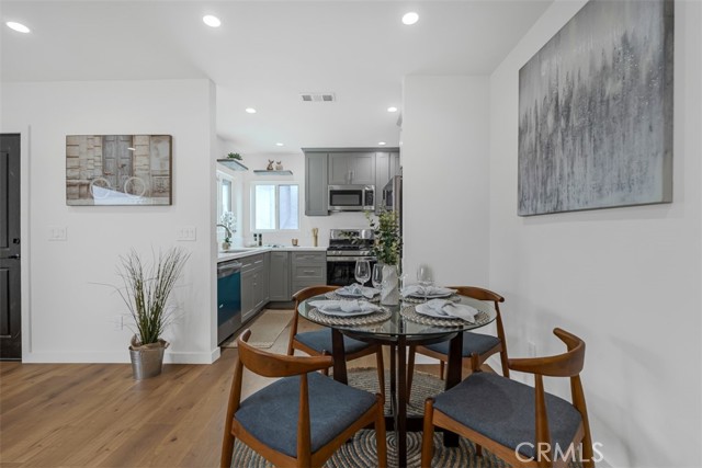 433 N Buena Vista Street, Burbank CA: https://media.crmls.org/medias/eb5db25c-4517-40ba-9b36-4d17cae21a6e.jpg