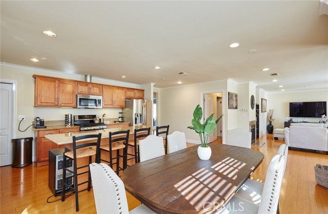 Detail Gallery Image 11 of 33 For 17827 Burbank Bld, Encino,  CA 91316 - 3 Beds | 2 Baths