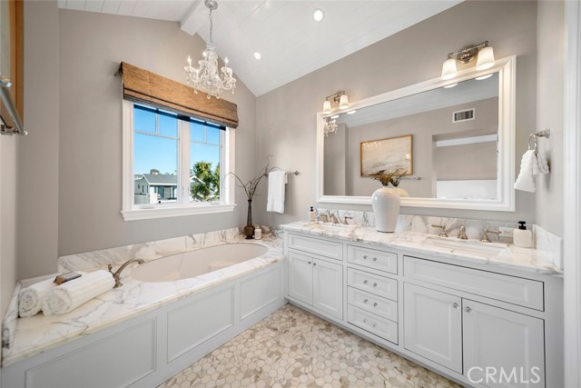 515 Narcissus Avenue, Corona del Mar CA: https://media.crmls.org/medias/eb5f9fd0-4e69-49d0-ac23-6234e14f1864.jpg