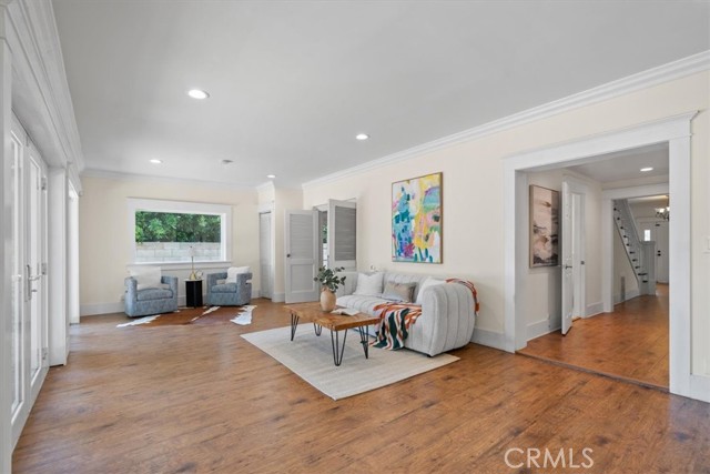 268 S Norton Avenue, Los Angeles CA: https://media.crmls.org/medias/eb5fda6d-d603-42b2-b548-b36d0ebaed90.jpg
