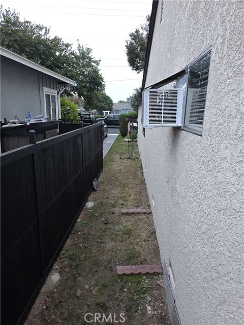 Detail Gallery Image 13 of 14 For 10251 Foster Rd, Downey,  CA 90242 - 4 Beds | 2 Baths