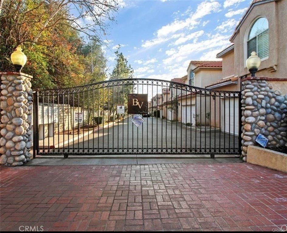 13775 Glenoaks #8