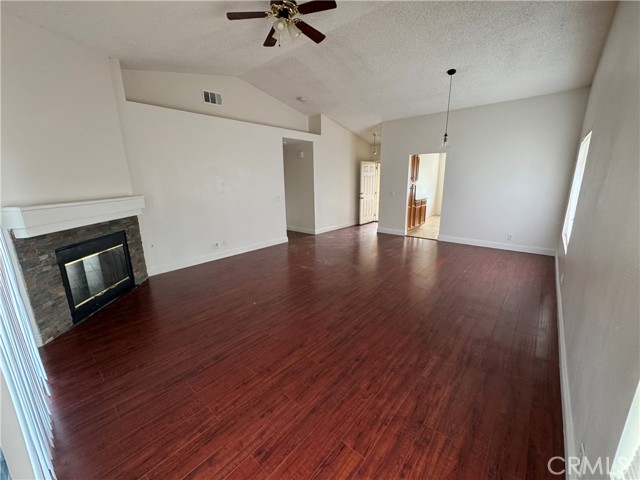 Detail Gallery Image 4 of 19 For 38602 Cortina Way, Palmdale,  CA 93550 - 4 Beds | 2 Baths