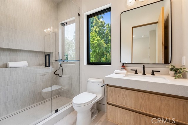 Detail Gallery Image 49 of 75 For 20441 Robert Pl, Woodland Hills,  CA 91364 - 5 Beds | 6/1 Baths