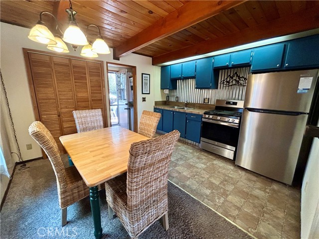 Detail Gallery Image 8 of 28 For 42806 Cougar, Big Bear Lake,  CA 92315 - 2 Beds | 2 Baths