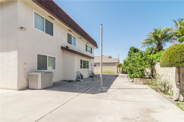 15562 Wild Cherry Circle, Huntington Beach CA: https://media.crmls.org/medias/eb628367-6d71-470d-a07a-6acc343af0eb.jpg
