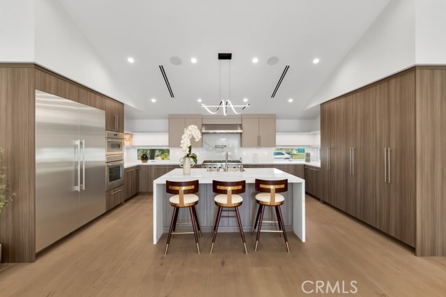 Detail Gallery Image 16 of 46 For 4801 Abbeyville Ave, Woodland Hills,  CA 91364 - 5 Beds | 5/2 Baths