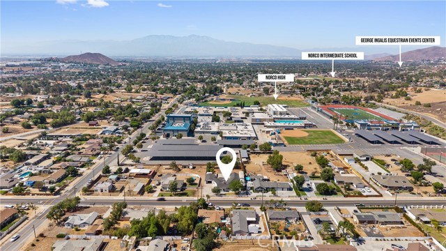 1049 2nd Street, Norco CA: https://media.crmls.org/medias/eb62aa7f-cb6e-4fae-81a1-a6e5a1e956a5.jpg