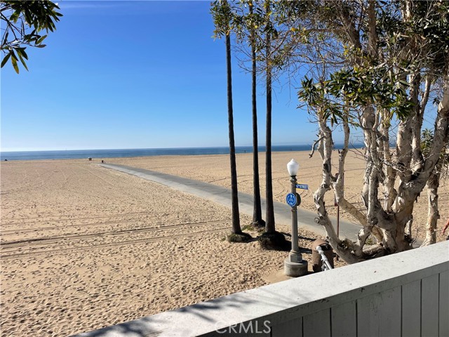 Detail Gallery Image 11 of 17 For 1140 W Oceanfront, Newport Beach,  CA 92661 - 4 Beds | 2/1 Baths