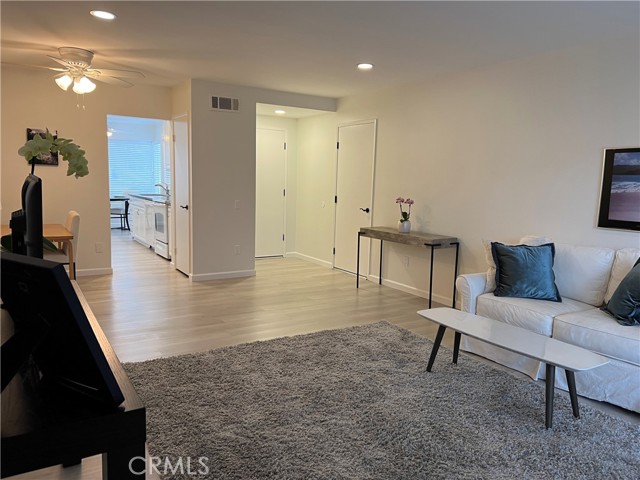 16150 Village 16 photo 4