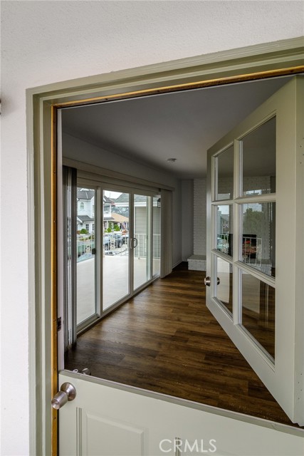 320 1/2 Coral Avenue, Newport Beach CA: https://media.crmls.org/medias/eb647508-9706-4722-8ee9-03c864ed482c.jpg