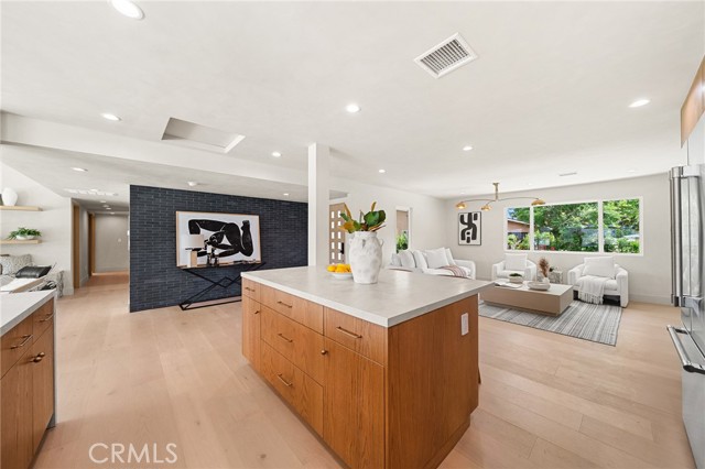 Detail Gallery Image 9 of 25 For 24153 Califa St, Woodland Hills,  CA 91367 - 4 Beds | 3 Baths