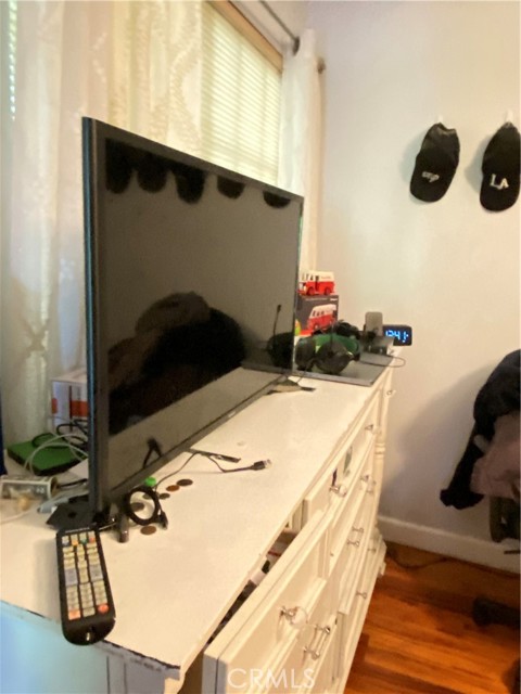 9849 Canada Way, Riverside CA: https://media.crmls.org/medias/eb64a42c-7972-499f-a3d4-d8355c0926d5.jpg