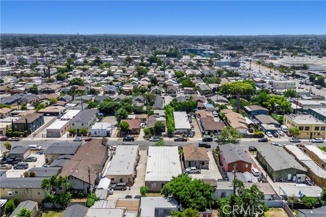1139 E 68th Street, Los Angeles CA: https://media.crmls.org/medias/eb64fab4-0e4a-443e-8789-8c9d49bcd220.jpg