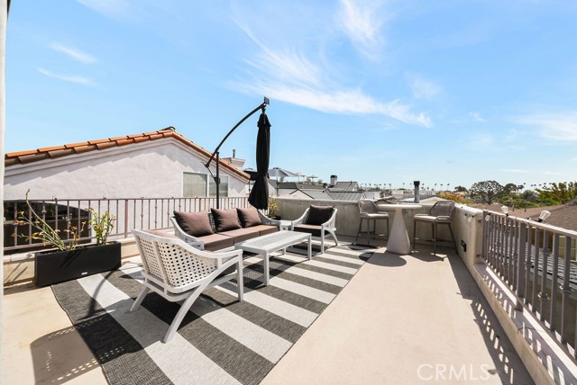 Detail Gallery Image 34 of 45 For 410 Acacia Ave #1/2,  Corona Del Mar,  CA 92657 - 3 Beds | 3 Baths