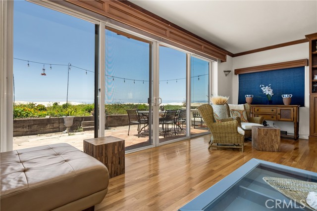 6915 E Seaside, Long Beach CA: https://media.crmls.org/medias/eb655010-17e1-43ab-97d9-ace52b532b80.jpg