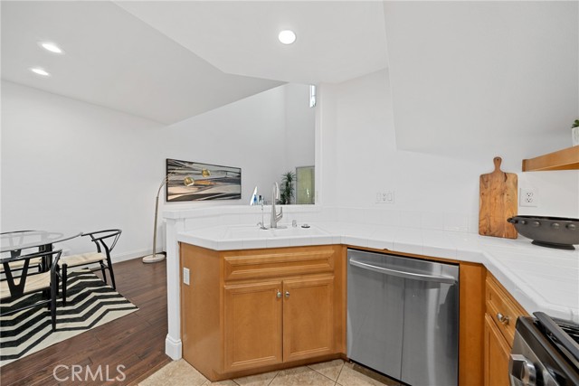 Detail Gallery Image 8 of 26 For 322 Dewdrop, Irvine,  CA 92603 - 2 Beds | 2 Baths