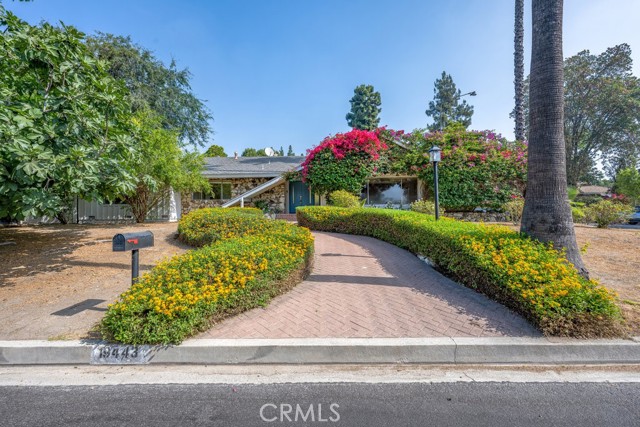 19443 Superior Street, Northridge CA: https://media.crmls.org/medias/eb664152-b4d7-4698-a6d8-a811823a69e5.jpg