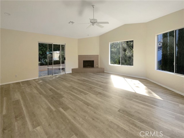 Detail Gallery Image 2 of 22 For 272 Manzanita Ln, Thousand Oaks,  CA 91361 - 4 Beds | 3 Baths