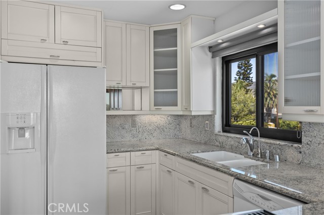 428 Cypress Drive, Laguna Beach CA: https://media.crmls.org/medias/eb66bea9-f12f-4cc3-95b0-4dc936b43b43.jpg