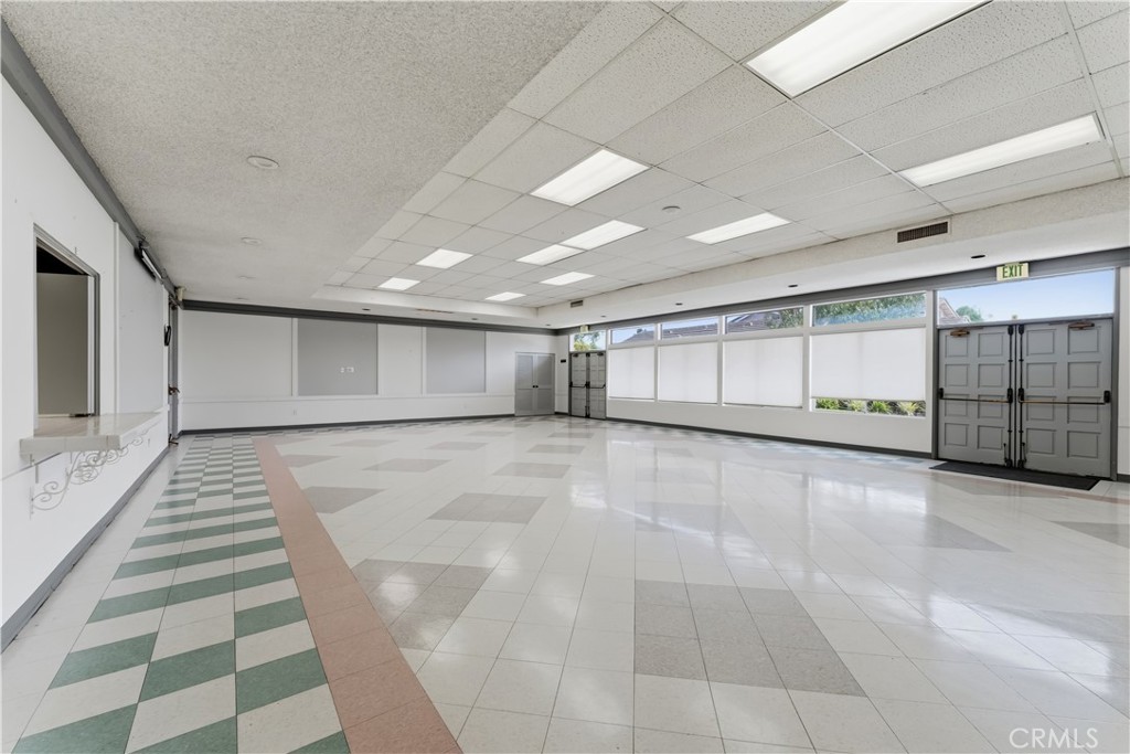 https://media.crmls.org/medias/eb68819a-fe28-4adb-ac01-b348446a8268.jpg?preset=X-Large