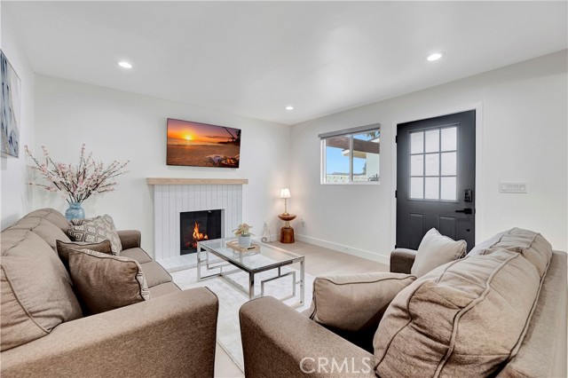 Detail Gallery Image 4 of 41 For 6532 Rome Cir, Huntington Beach,  CA 92647 - 3 Beds | 2 Baths