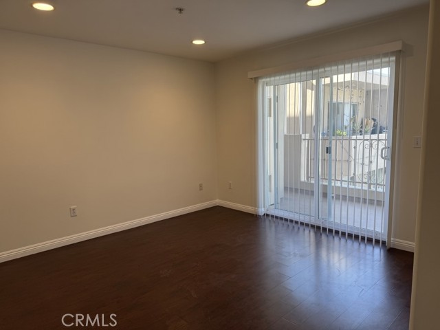 Detail Gallery Image 7 of 17 For 13525 Vanowen St #103,  Van Nuys,  CA 91405 - 3 Beds | 2 Baths