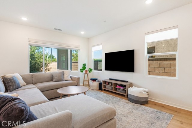 4835 S Cora Way, Ontario CA: https://media.crmls.org/medias/eb68b9fe-f4a8-4c89-b63c-1d461decf837.jpg