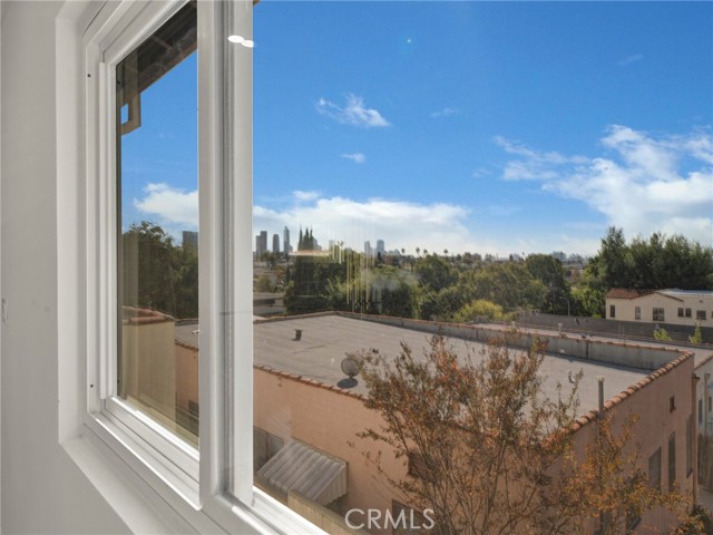 Detail Gallery Image 9 of 22 For 727 Robinson, Los Angeles,  CA 90026 - 3 Beds | 2 Baths