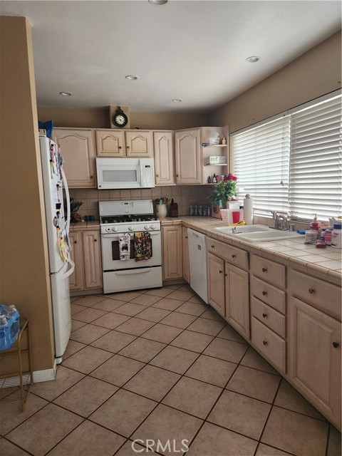 Detail Gallery Image 7 of 28 For 10945 Mountair Ave, Tujunga,  CA 91042 - 3 Beds | 2/1 Baths