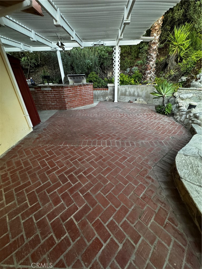 https://media.crmls.org/medias/eb6a48e3-f586-4621-b11b-fecbf069eaf6.jpg?preset=X-Large