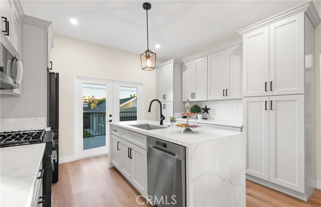 Detail Gallery Image 14 of 37 For 5414 Hillcrest, Los Angeles,  CA 90043 - 3 Beds | 2 Baths