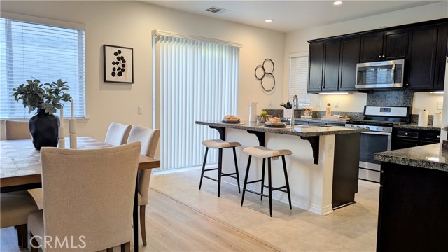 Detail Gallery Image 2 of 25 For 6341 Waterstone, Fontana,  CA 92336 - 4 Beds | 3 Baths