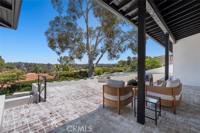 2708 Via Elevado, Palos Verdes Estates CA: https://media.crmls.org/medias/eb6aa363-ad04-4a41-b7ed-586a3011b412.jpg