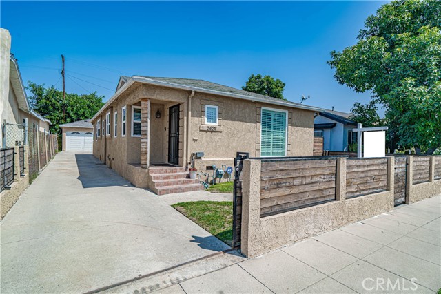 2429 Exposition Place, Los Angeles, California 90018, 3 Bedrooms Bedrooms, ,2 BathroomsBathrooms,Residential,For Sale,2429 Exposition Place,CRSR24172593