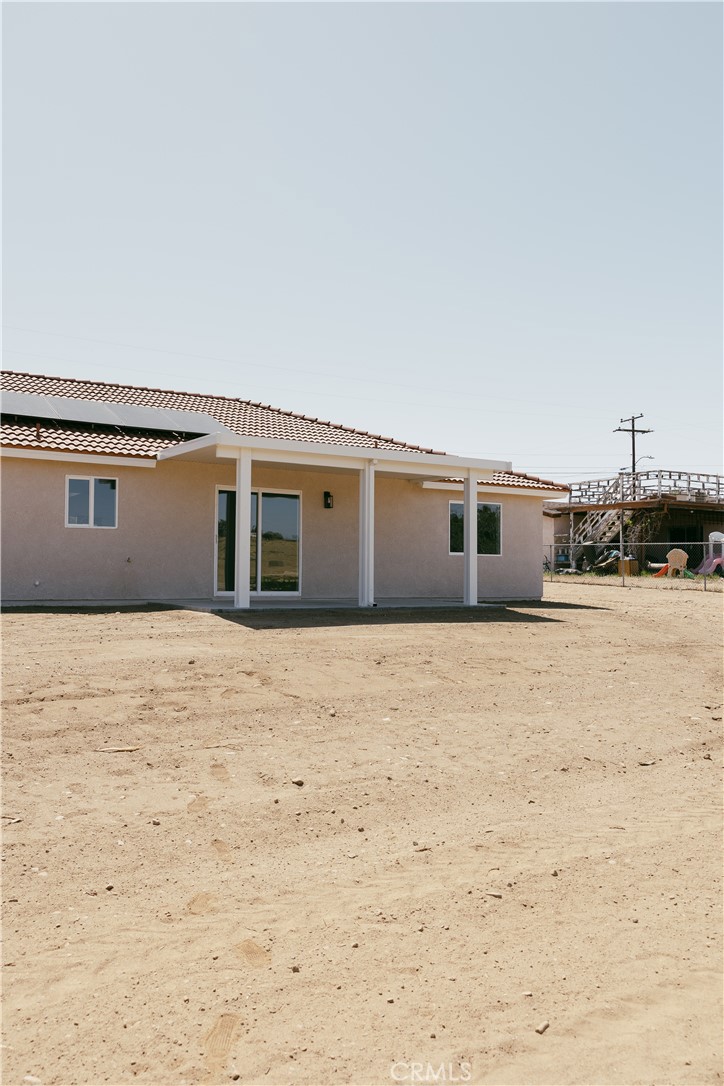 https://media.crmls.org/medias/eb6b90a8-51d5-449b-b8fb-3b7dcf1c5a98.jpg?preset=X-Large