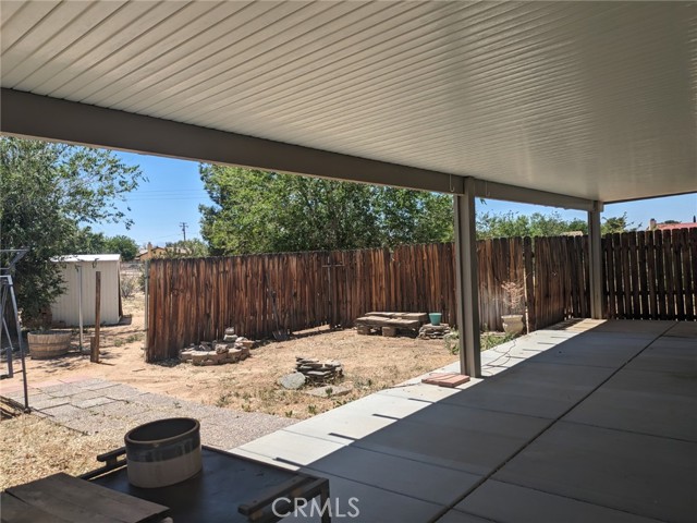 21325 Tono Road, Apple Valley CA: https://media.crmls.org/medias/eb6bcfcb-8141-4cc0-a14c-316d7b78245f.jpg