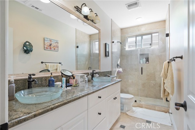 Detail Gallery Image 25 of 33 For 217 S Irena Ave #B,  Redondo Beach,  CA 90277 - 4 Beds | 2/1 Baths