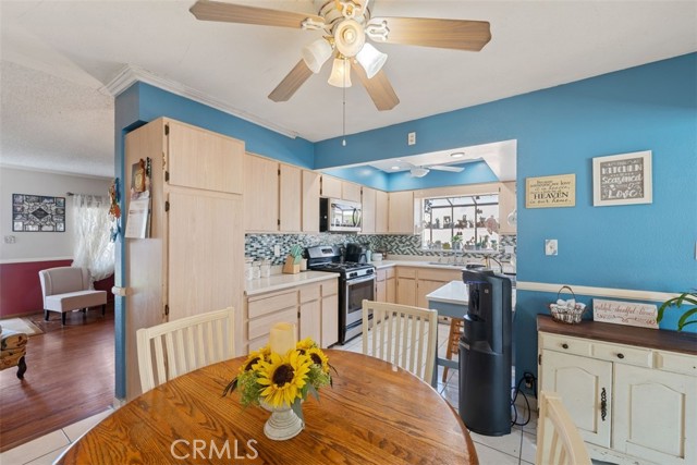 Detail Gallery Image 7 of 12 For 412 S Fann, Anaheim,  CA 92804 - 4 Beds | 2 Baths