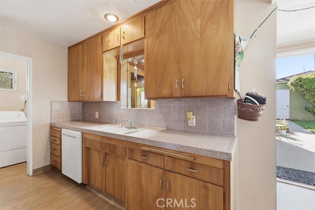 1700 Voorhees Avenue, Manhattan Beach, California 90266, 3 Bedrooms Bedrooms, ,2 BathroomsBathrooms,Residential,Sold,Voorhees,SB25262545 1700 Voorhees Avenue, Manhattan Beach, California 90266, 3 Bedrooms Bedrooms, ,2 BathroomsBathrooms,Residential,Sold,Voorhees,SB25262545