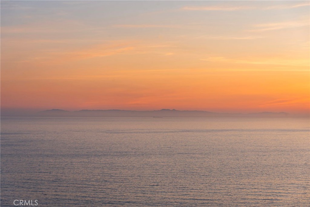 https://media.crmls.org/medias/eb6e5a44-4364-4e59-b3e7-2737779975d8.jpg?preset=X-Large
