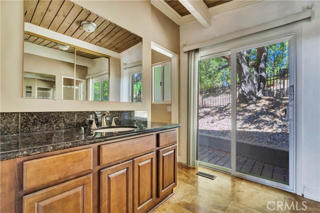 Detail Gallery Image 24 of 29 For 5102 Medina Rd, Woodland Hills,  CA 91364 - 2 Beds | 2 Baths