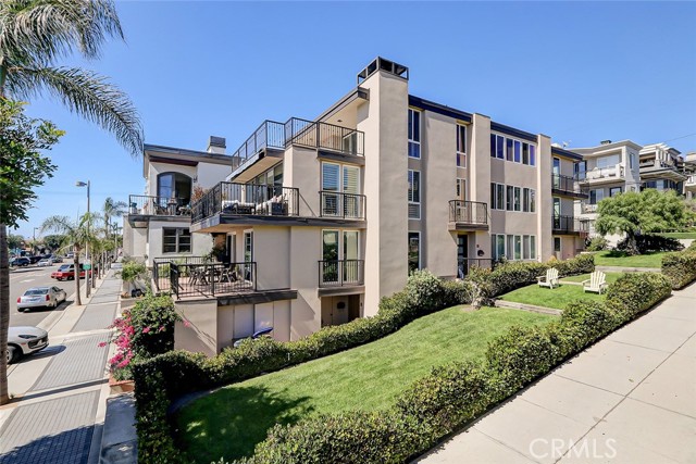 Detail Gallery Image 32 of 32 For 800 Manhattan, Manhattan Beach,  CA 90266 - 2 Beds | 2 Baths