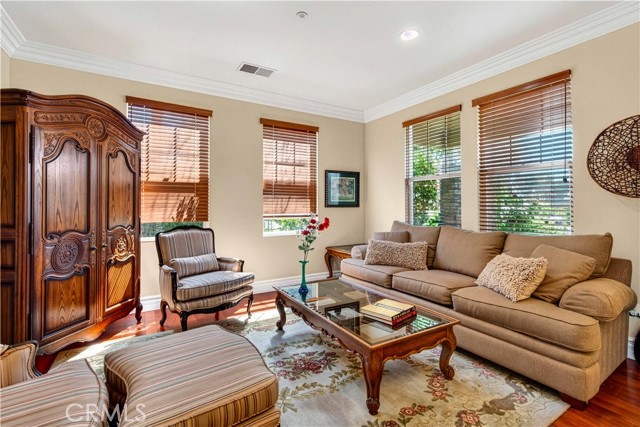 Detail Gallery Image 10 of 29 For 21803 Delany Ln, Canoga Park,  CA 91304 - 3 Beds | 3 Baths