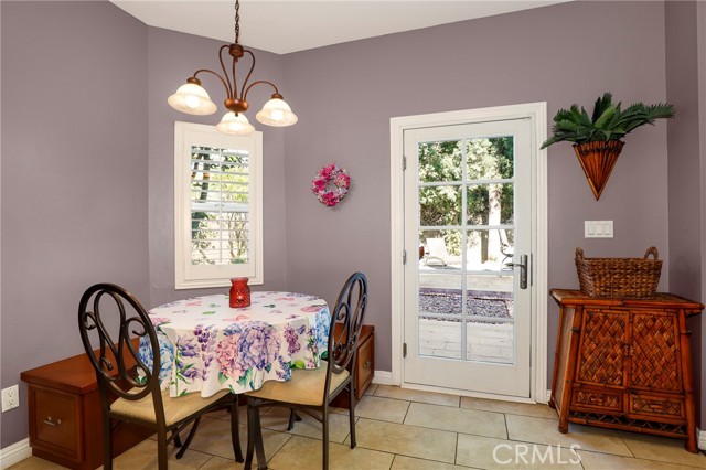 Detail Gallery Image 10 of 49 For 6226 Mammoth Ave, Van Nuys,  CA 91401 - 4 Beds | 3/1 Baths