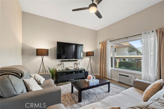 Detail Gallery Image 4 of 22 For 4535 Ramona Ave #9,  La Verne,  CA 91750 - 1 Beds | 1 Baths