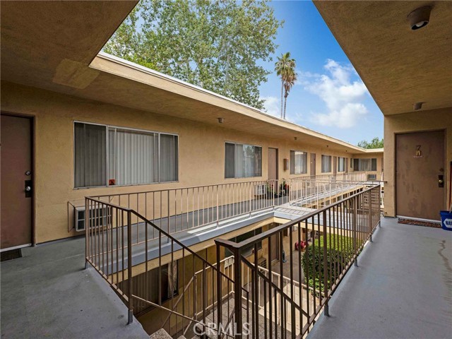 7049 Vassar Avenue, Canoga Park CA: https://media.crmls.org/medias/eb714d91-a5f6-4240-9668-dea960d72f0a.jpg