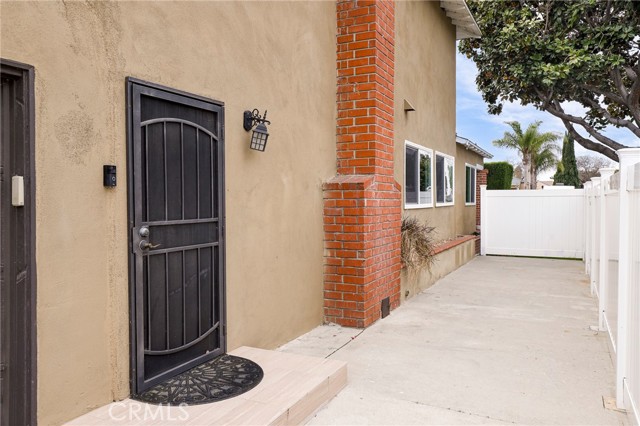 6164 Lorelei Avenue, Lakewood CA: https://media.crmls.org/medias/eb716a65-a0f0-4a1f-9829-7498d11b3493.jpg
