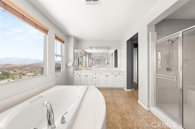 16219 Skyridge Drive, Riverside CA: https://media.crmls.org/medias/eb71dcdd-1eb2-496c-b219-92f3c7872793.jpg